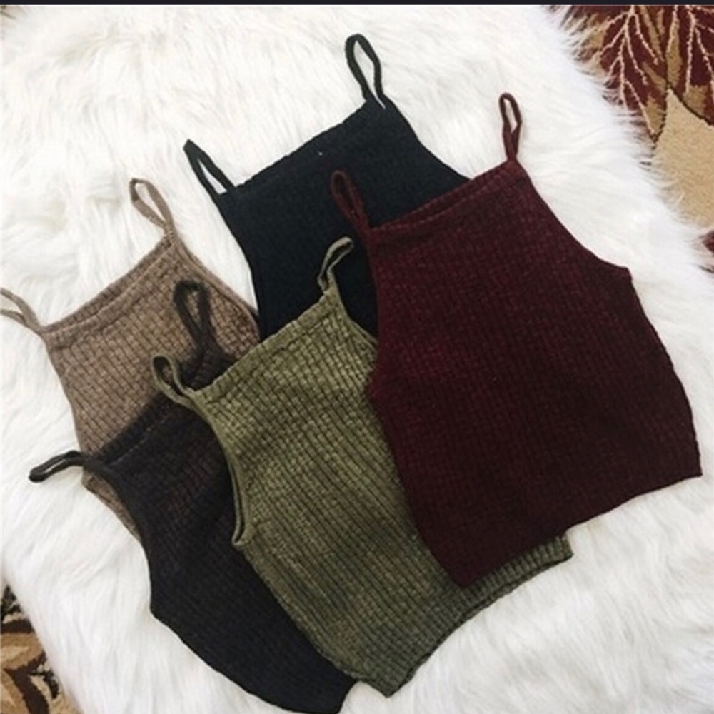 Sexy sleeveless knit crop top
